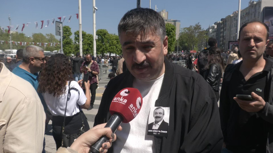 Binlerce vatandaş Sırrı Süreyya Önder için buluştu: "Sırrı abi politikanın insan yönüydü"