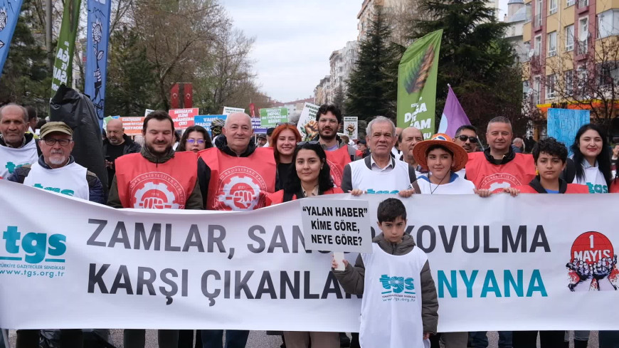 Yurtta 1 Mayıs kutlamaları ...Eskişehir'de coşkulu kutlama: ''Hak, hukuk, adalet ve demokrasi için yürüyoruz''