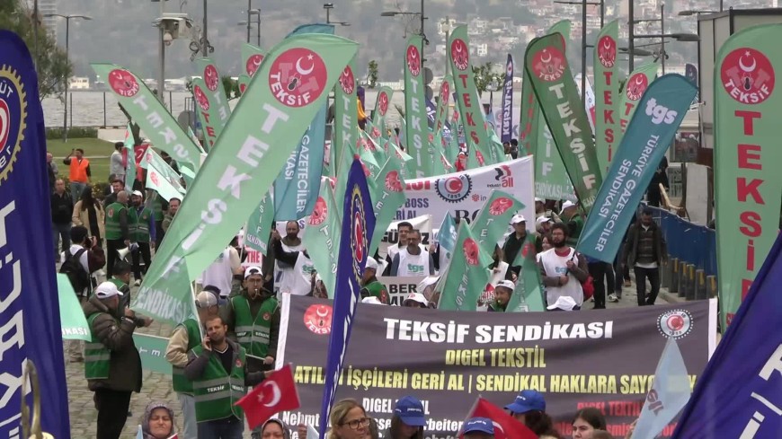 İzmir’de 1 Mayıs Gündoğdu Meydanı'nda kutlandı...DİSK Ege Temsilcisi Sarı: Korkuyorlar, korksunlar. Biz mücadelemizi sürdürüyoruz, sürdüreceğiz