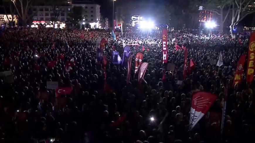 "Millet İradesine Sahip Çıkıyor" mitingi... Özgür Özel, "Ant olsun ki mücadeleyi bırakmayacağız, sonuç almadan sokakları boşaltmayacağız"