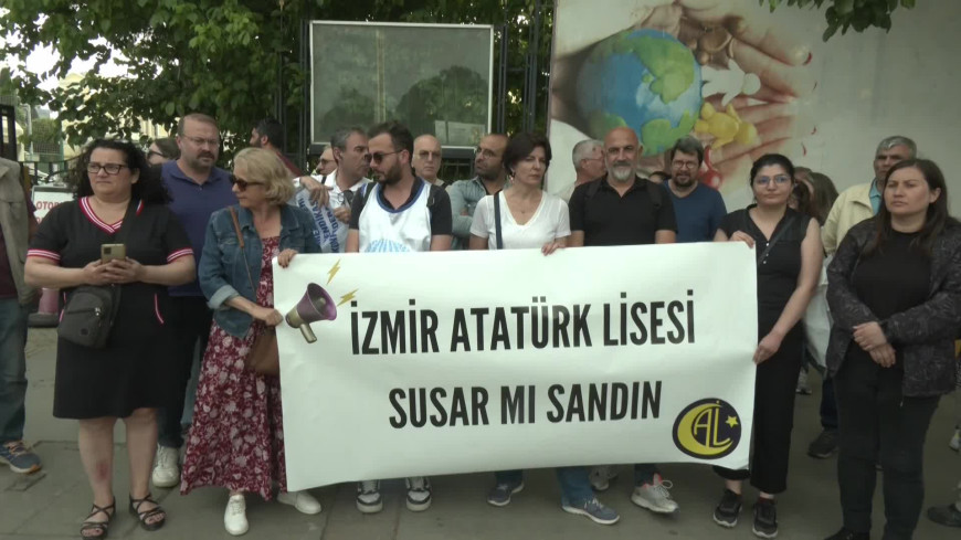 İzmir Atatürk Lisesi velileri: Bizler liyakatsizlerin, eğitim kurumlarını çürütmesine, çocuklarımızın ve ülkemizin geleceğinin karartmasına göz yummayacağız