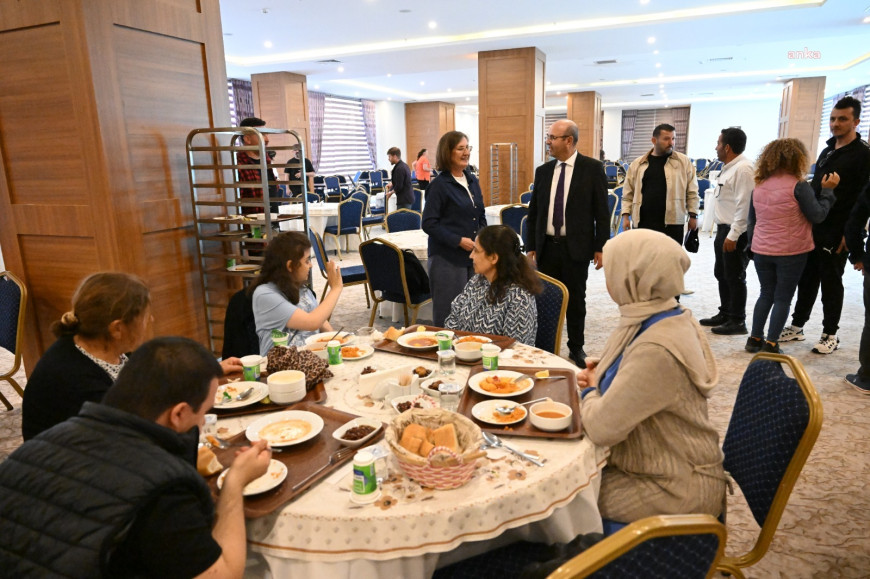 Kırşehir Belediye Başkanı Ekicioğlu, ZİÇEV öğrencilerini ağırladı 