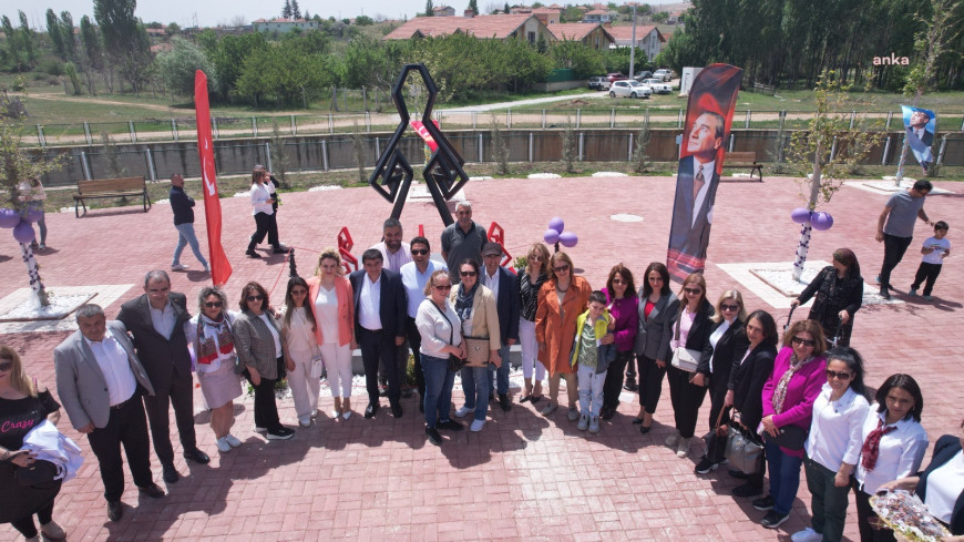 Kırşehir Belediye Başkanı Ekicioğlu, Anneler Günü'nde Cesur Kadın Anıtı'nın açılışını yaptı