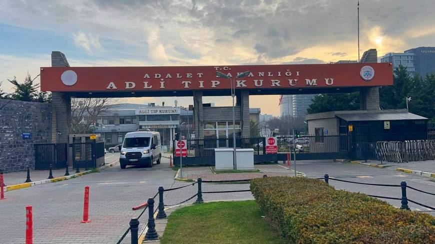 İstanbul- Eyüpsultan'da aile katliamı; cenazeler Adli Tıp'tan alındı