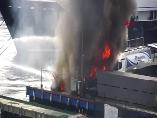 İstanbul - Pendik'te tekne yangını -1