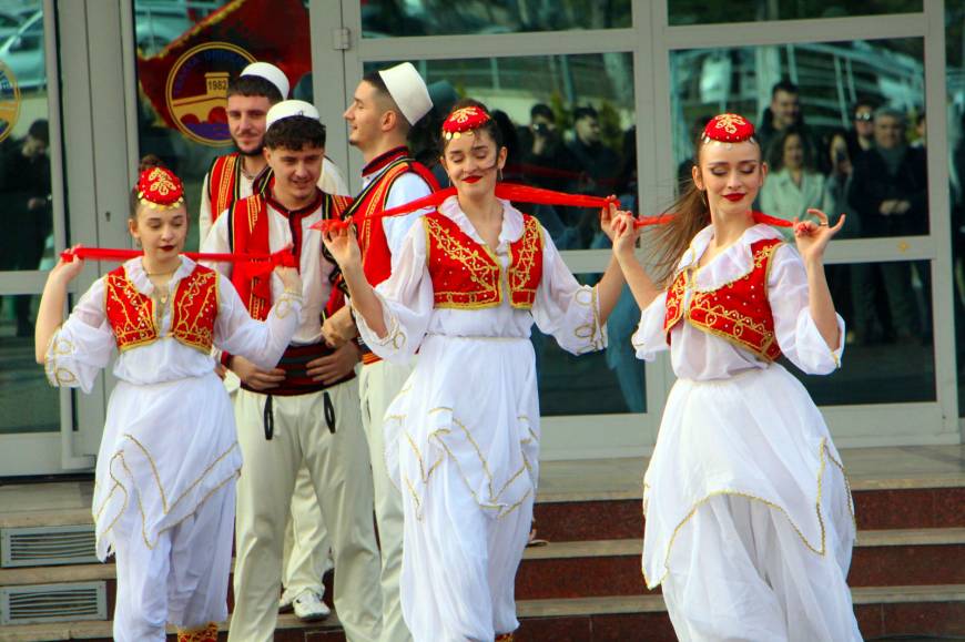 Edirne'de Uluslararası Balkan Halk Oyunları Festivali başladı