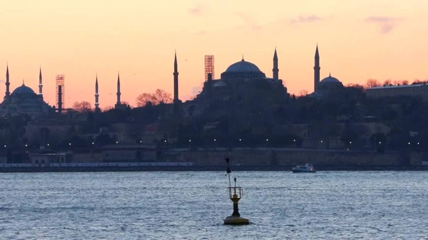 İstanbul- Üsküdar’da günbatımı karpostallık manzaralar oluşturdu