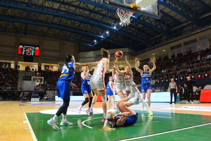 A Milli Kadın Basketbol Takımı, İzlanda’yı da yenerek 5’te 5 yaptı / Ek fotoğraflar