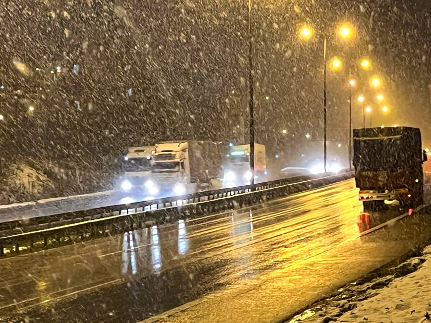 Kocaeli'de kar yağışı nedeniyle skuter ve motosikletlerin trafiği çıkışı yasaklandı (3)