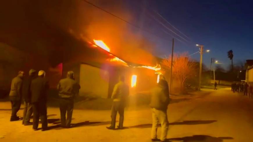 Adana'da bir evde çıkan yangın, bitişikteki evi de yaktı