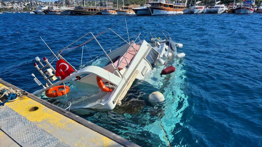 Bodrum'da 15 metrelik tekne battı