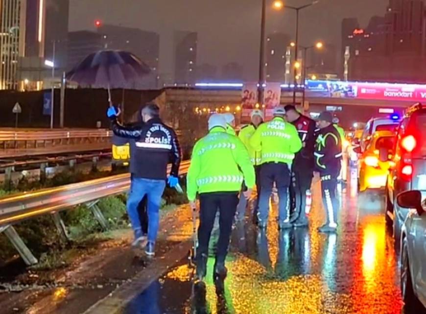 İstanbul- Ataşehir'de zincirleme kaza: 1 ölü, 2 yaralı