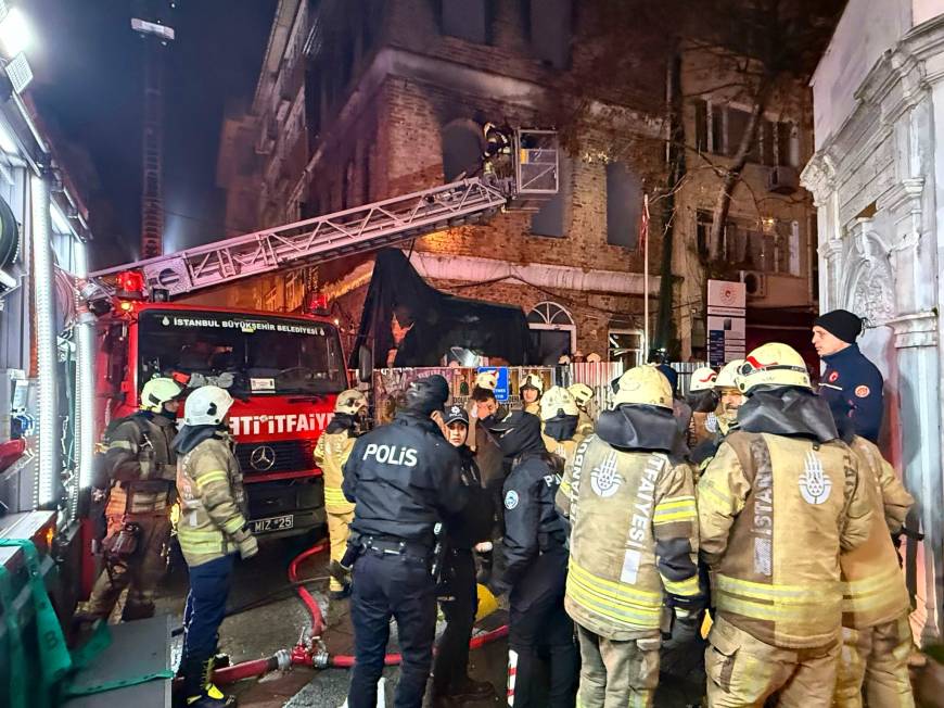 İstanbul- Kadıköy'de, restorasyon çalışması yapılan tarihi karakolda yangın: 1 ölü