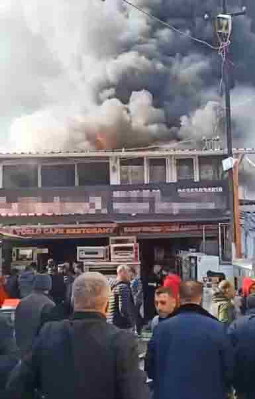 Ankara'da spotçular çarşısında yangın; 2 dükkanda hasar oluştu