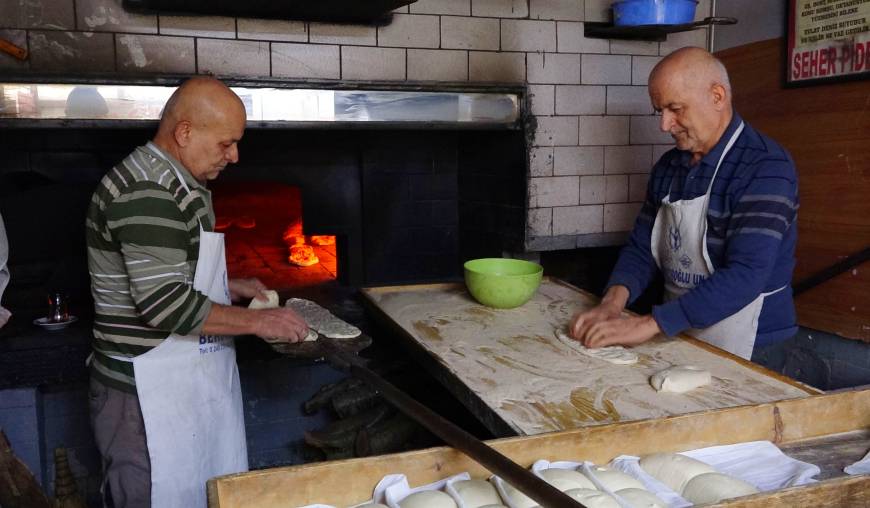 Dededen toruna sönmeyen fırın ateşi