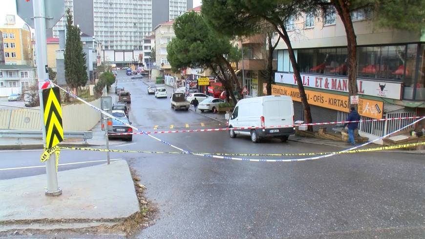 İstanbul - Tuzla'da tahliye edilen 4 katlı bina belediye ekipleri tarafından mühürlendi 