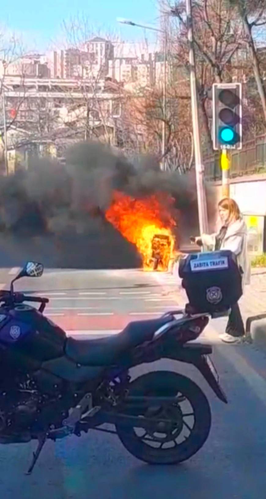 İstanbul - Kağıthane'de elektrikli motosiklet alev alev yandı; o anlar kamerada 