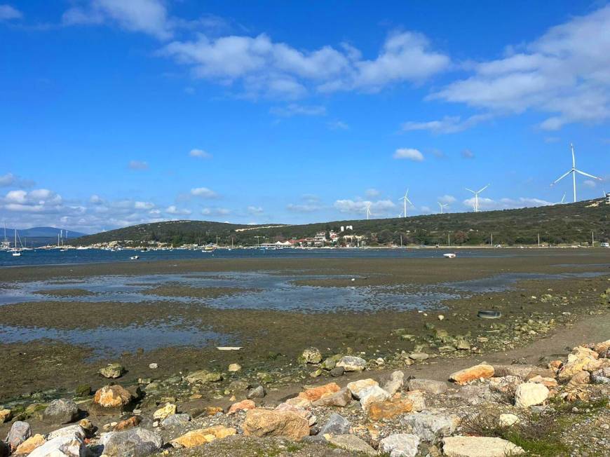 İzmir'de deniz çekilmesi devam ediyor