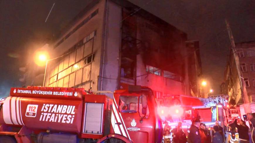 İstanbul- Bağcılar'da, 3'üncü kattaki tekstil atölyesinde yangın