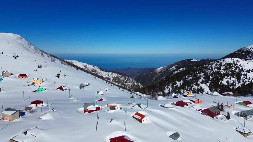  Karla kaplı Karadeniz’in zirvelerinde seyirlik manzara