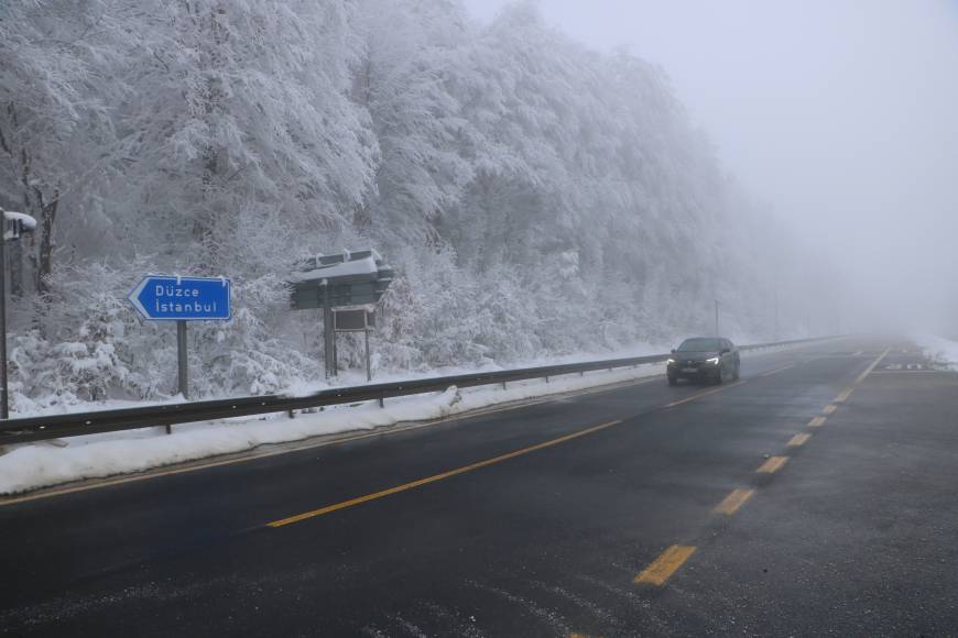 Bolu Dağı'nda hafif kar ve sis