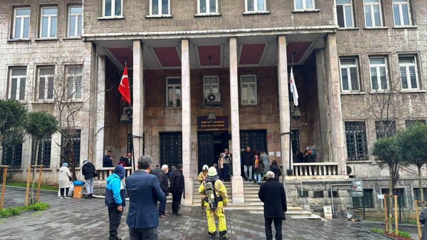 İstanbul - Beyoğlu Vergi Dairesi’nde çıkan yangın söndürüldü