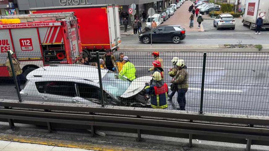 İstanbul - Avcılar D-100’de zincirleme kaza: 2 yaralı