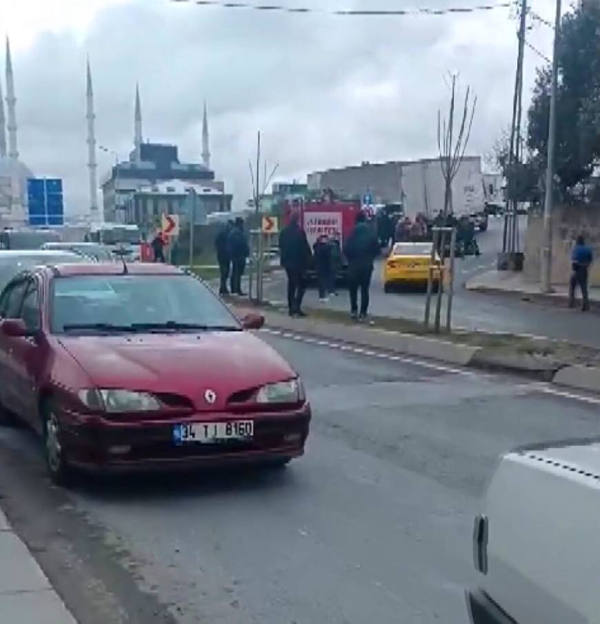 İstanbul- Arnavutköy'de kamyonetin altında kalan motokurye hayatını kaybetti