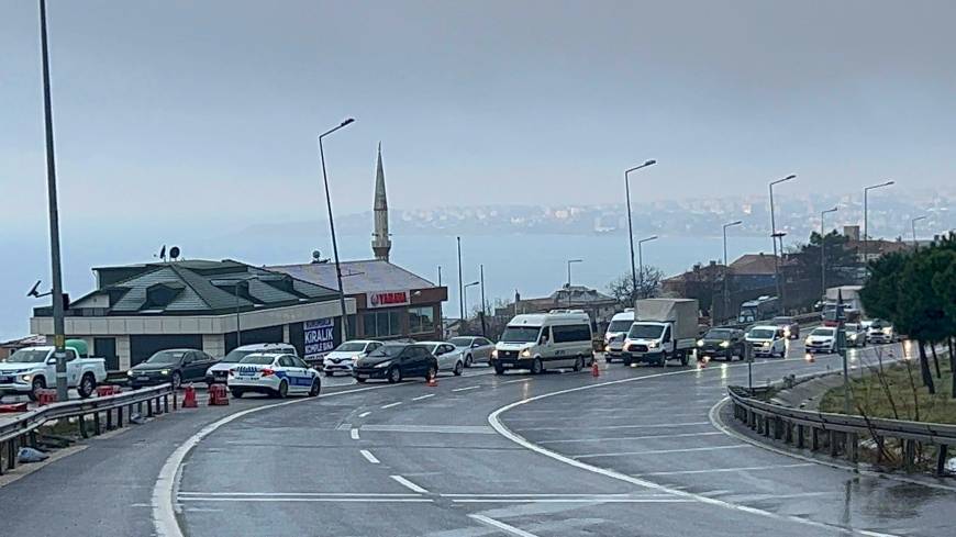 İstanbul- Büyükçekmece'de pikap yan yattı -1