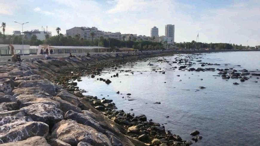 İskenderun'da deniz çekildi