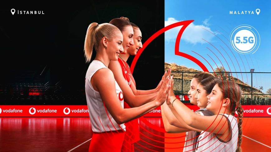 Malatyalı genç voleybolcu kızlar ve milli takım oyuncuları 5.5G teknolojisi ile aynı sahada buluştu  