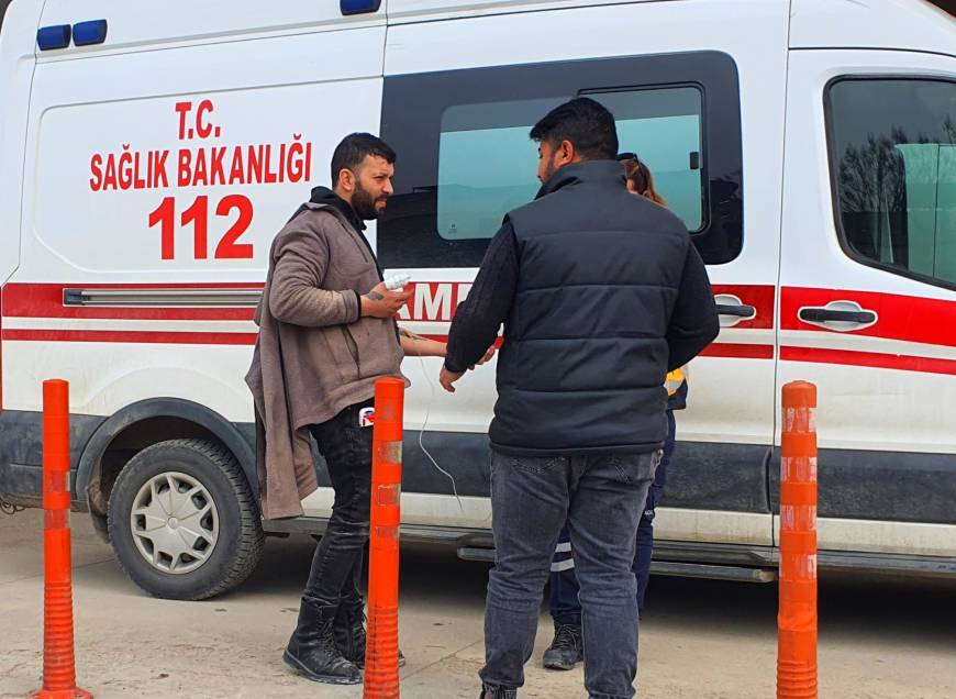 Yatar daire testeresine elini kaptıran işçinin parmağı koptu