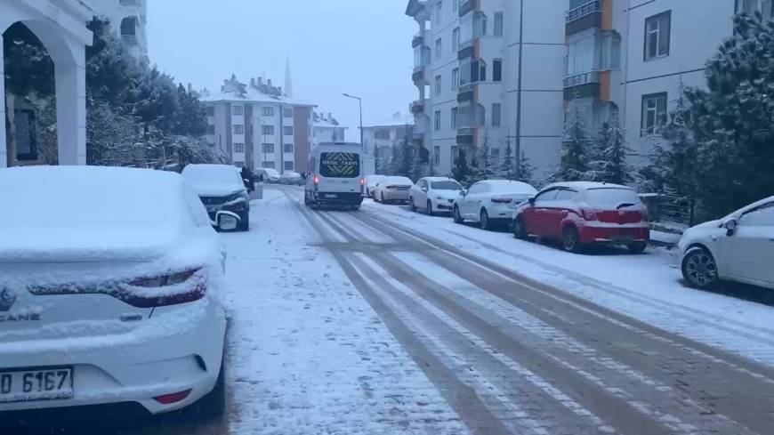 Elazığ'da eğitime 1 gün 'kar' arası