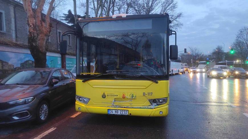 İstanbul- Şişli'de İETT otobüsü park halindeki otomobile çarptı 2 yaralı