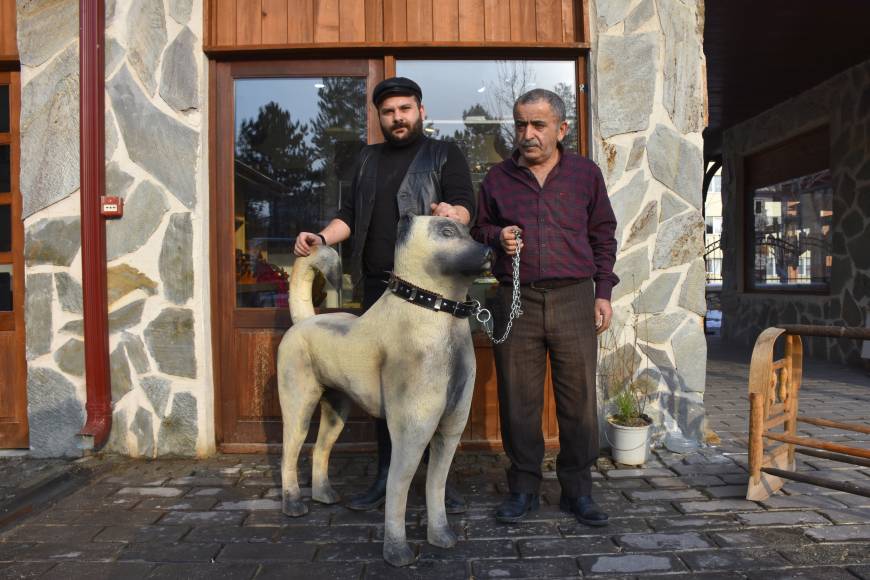 Ahşap oyma ustasından 'Kangal köpeği' heykeli