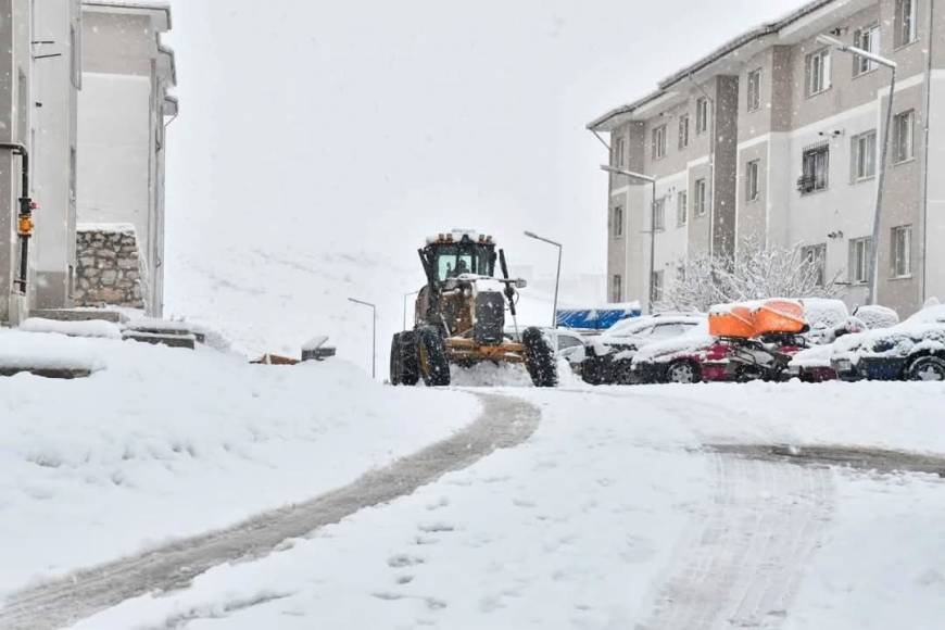 Malatya'da 320 mahalle yolu kardan kapandı