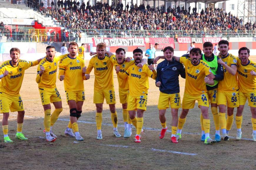 Menemen FK son dakikada güldü