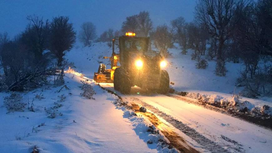 Diyarbakır’da kardan kapanan 216 kırsal mahalle yolu açıldı