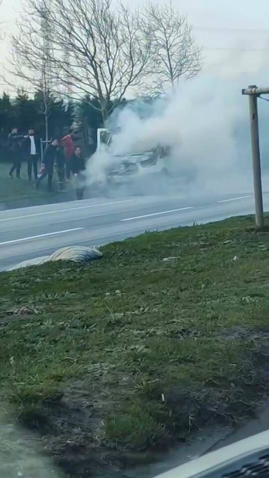 İstanbul - Sultangazi’de seyir halindeki kamyonet alevlere teslim oldu 