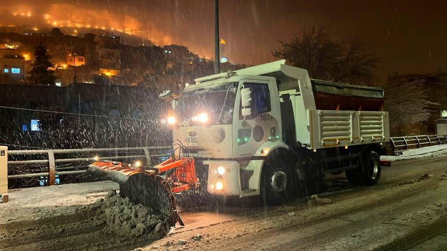 Elazığ'da kardan 159 köy yolu ulaşıma kapandı (2)