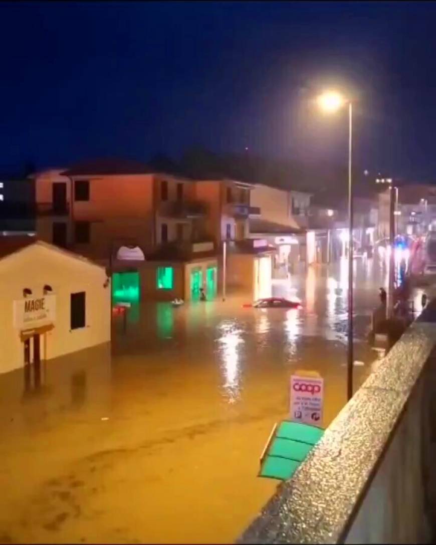 İtalya'da şiddetli yağış, Elba Adası’nda sel ve taşkınlara yol açtı