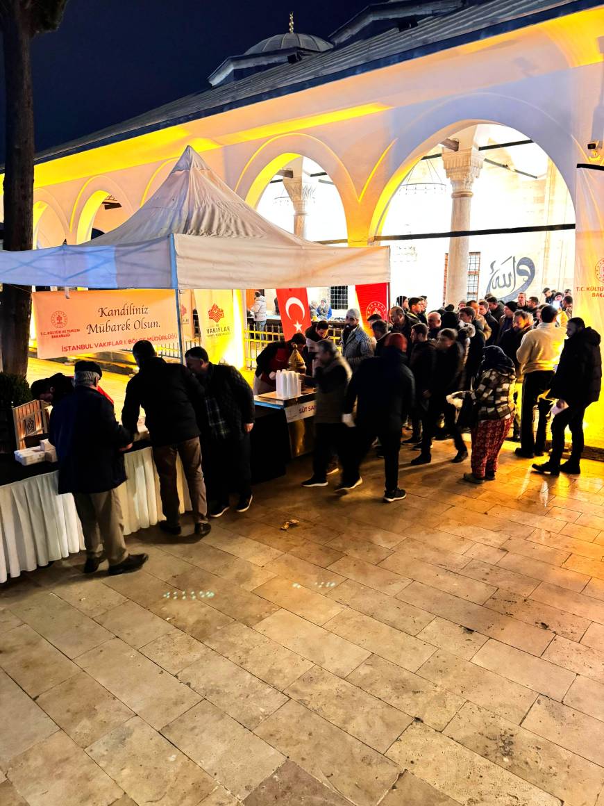 İstanbul - Beraat Kandili'nde camilerde salep ve simit ikramı