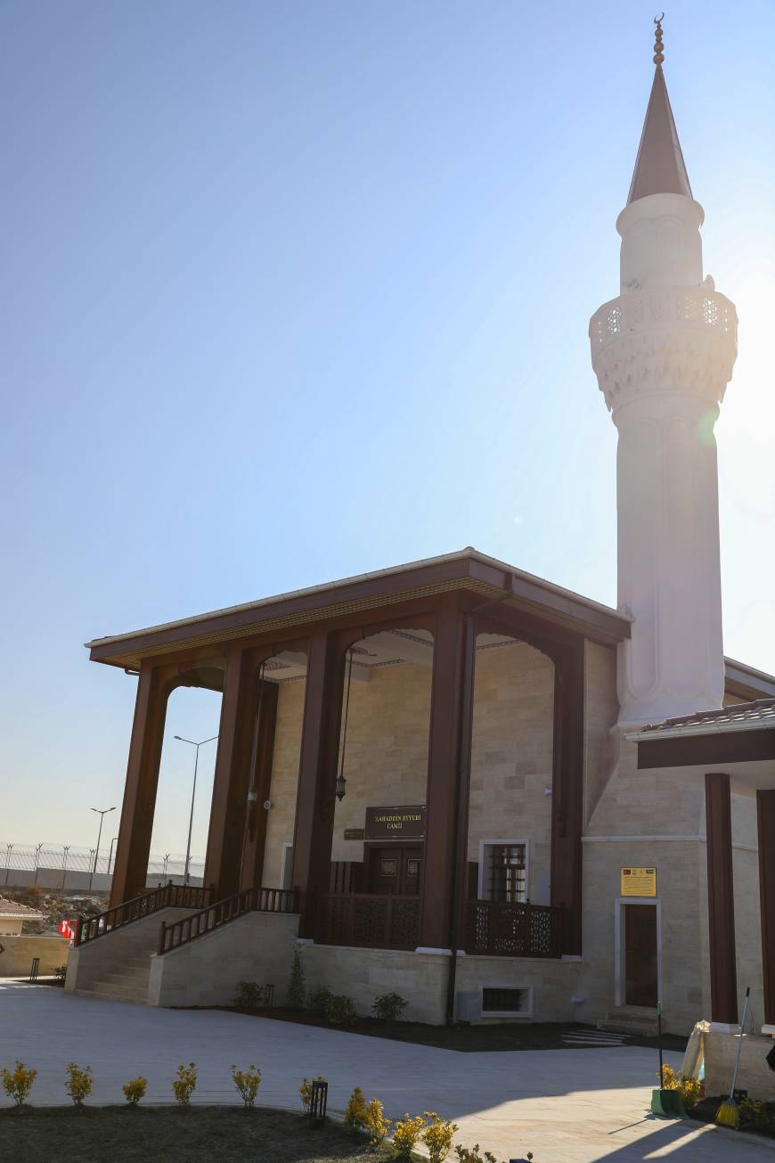 İHH’nın yaptırdığı Selahaddin Eyyubi Cami, hizmete açıldı