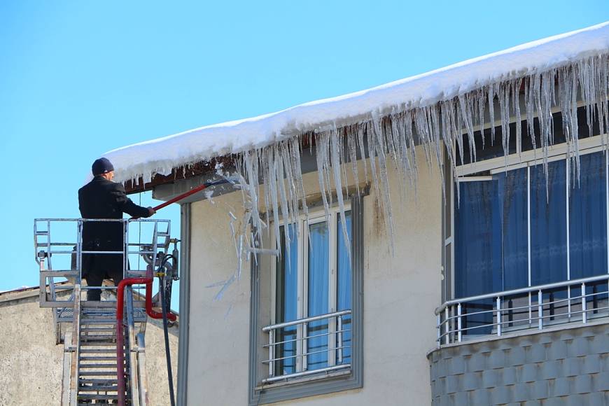 Bingöl'de kardan kapanan 146 köy yolu açıldı