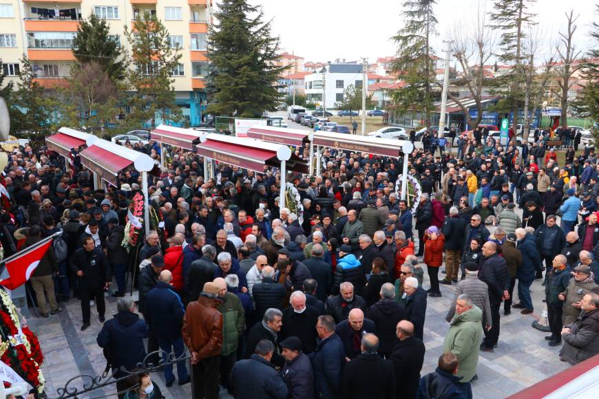 Eskişehirspor'un efsanesi Fethi Heper son yolculuğuna uğurlandı 