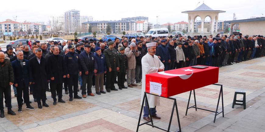 İspanya'da yaşamını yitiren polis memuru, Afyon'da toprağa verildi