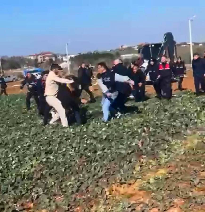 Tekirdağ'da 'kaçak yapı' yıkımında gerginlik; 5 gözaltı