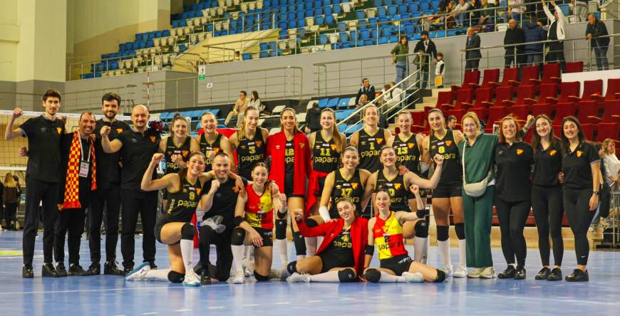 Voleybolda Göztepe'den sonra Karşıyaka da yarı finalde