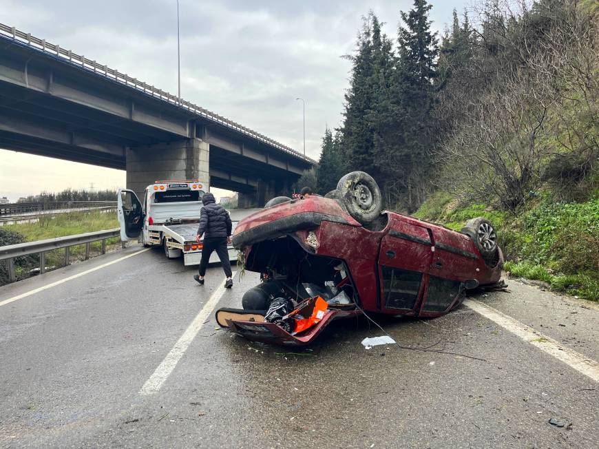 Takla atan otomobilin sürücüsü yaralandı