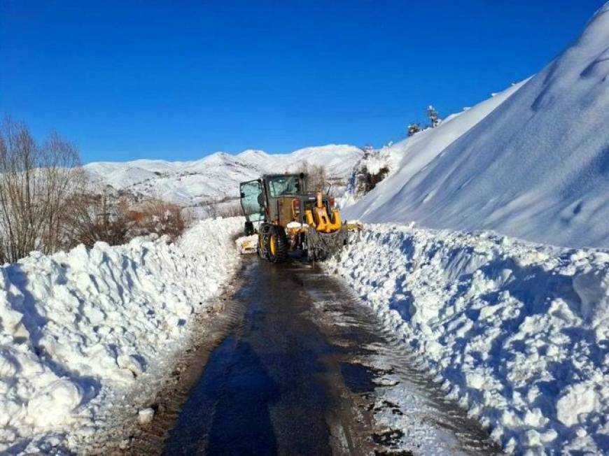 Elazığ’da, 4 köy yolu kardan kapandı